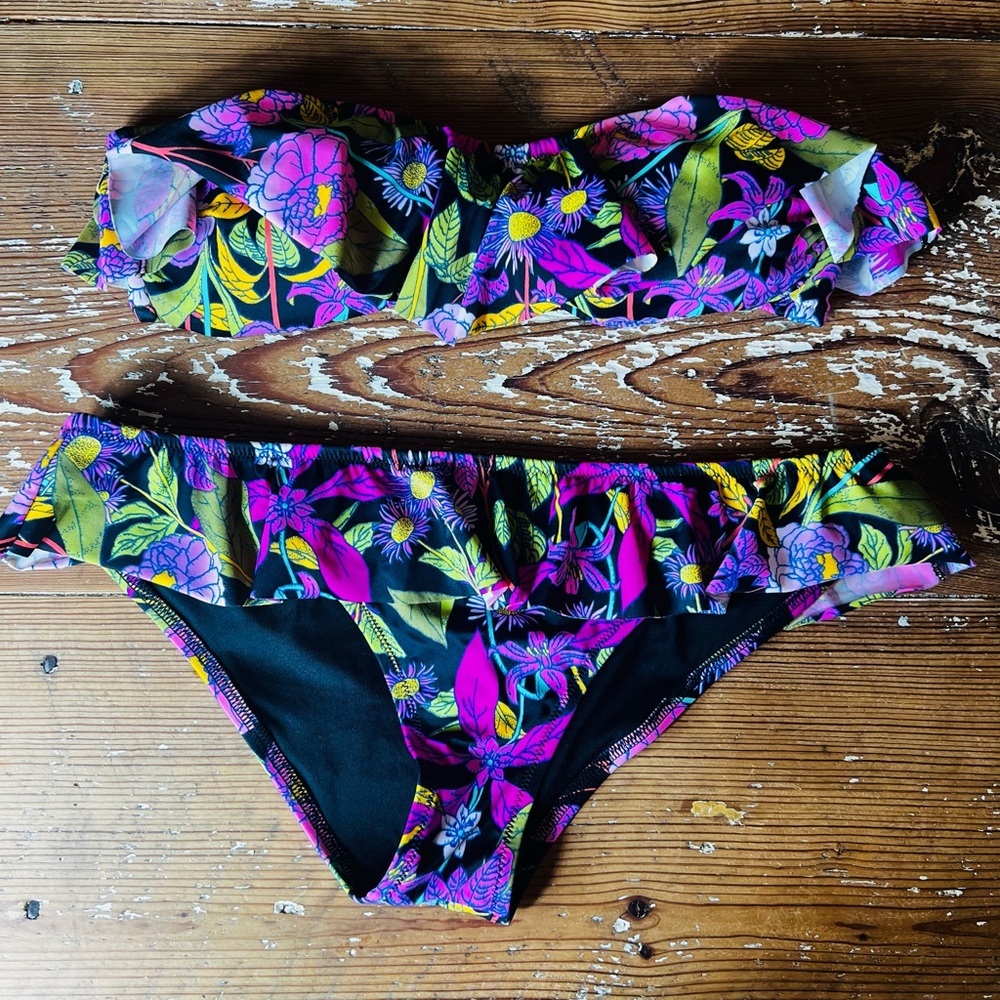 Victoria Secret unforgettable Floral Bandeau Bikini Set size large